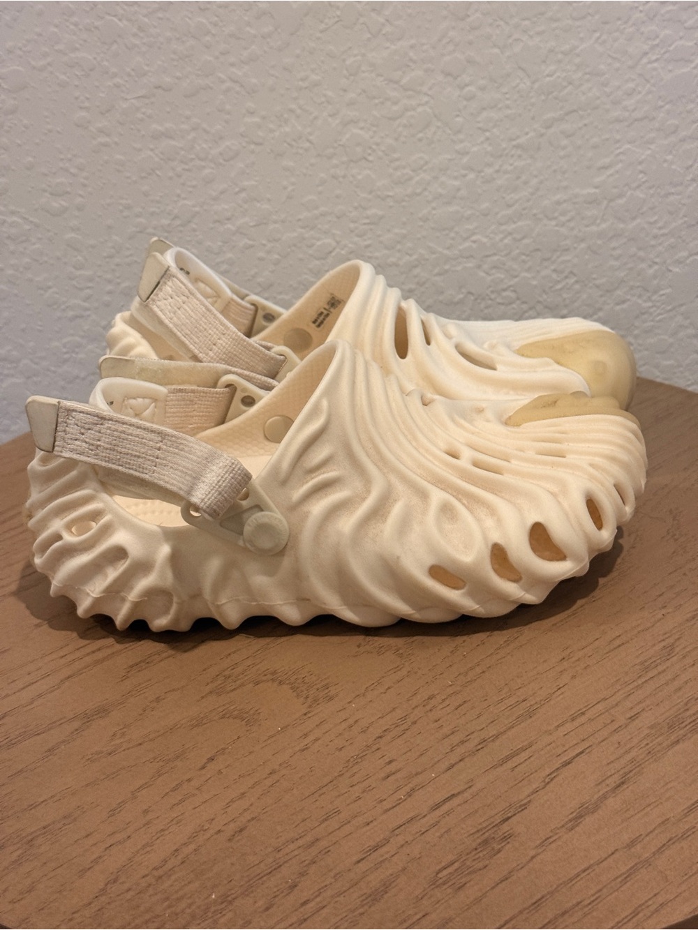 CROCS‎ Off-White Sculpted Foam Sandals
